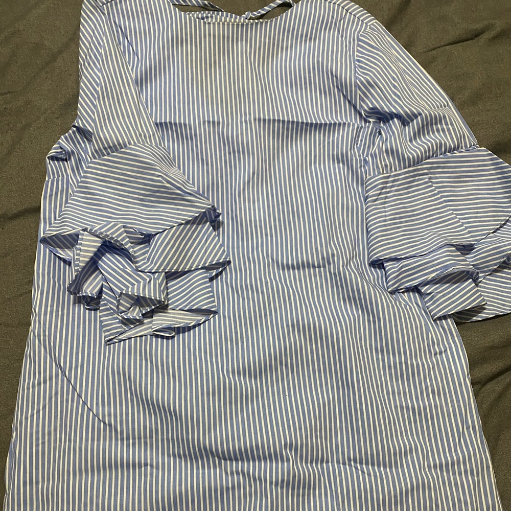 Women’s white and blue ruffle sleeve dress